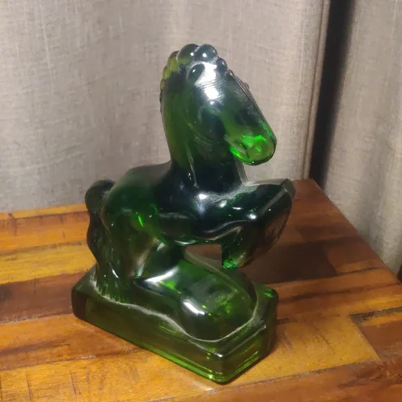 LE Smith Emerald Green Rearing Horse - Picture 2 of 2